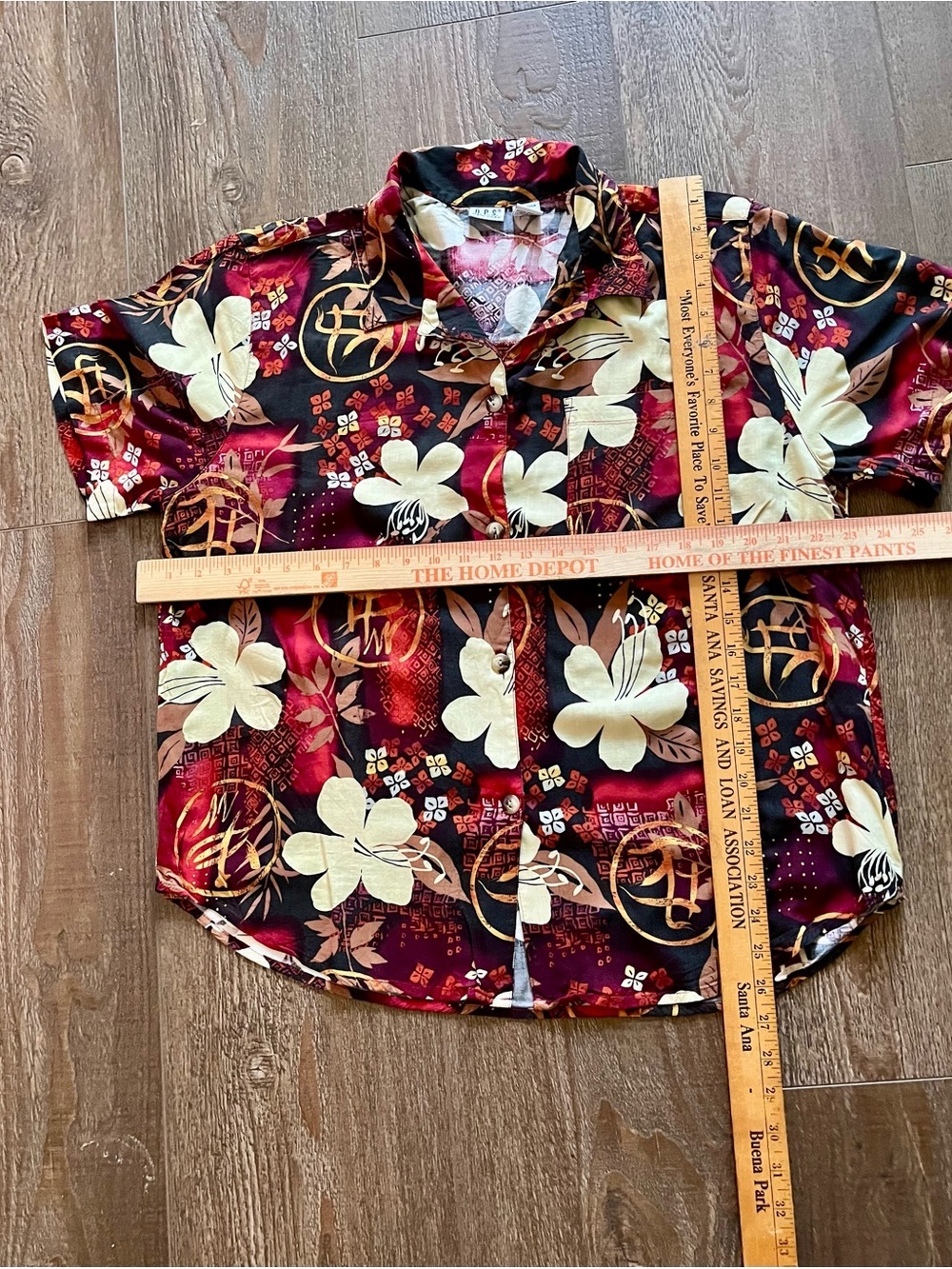 Women's Short Sleeve Floral Button-Up Top in Burgundy and Cream - Picture 6 of 8